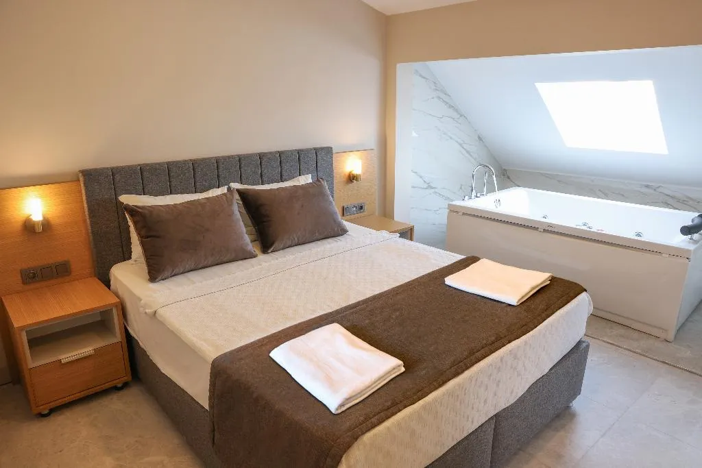 SUITE WITH JACUZZI Room, Livia Luxury Apart Hotel, Antalya