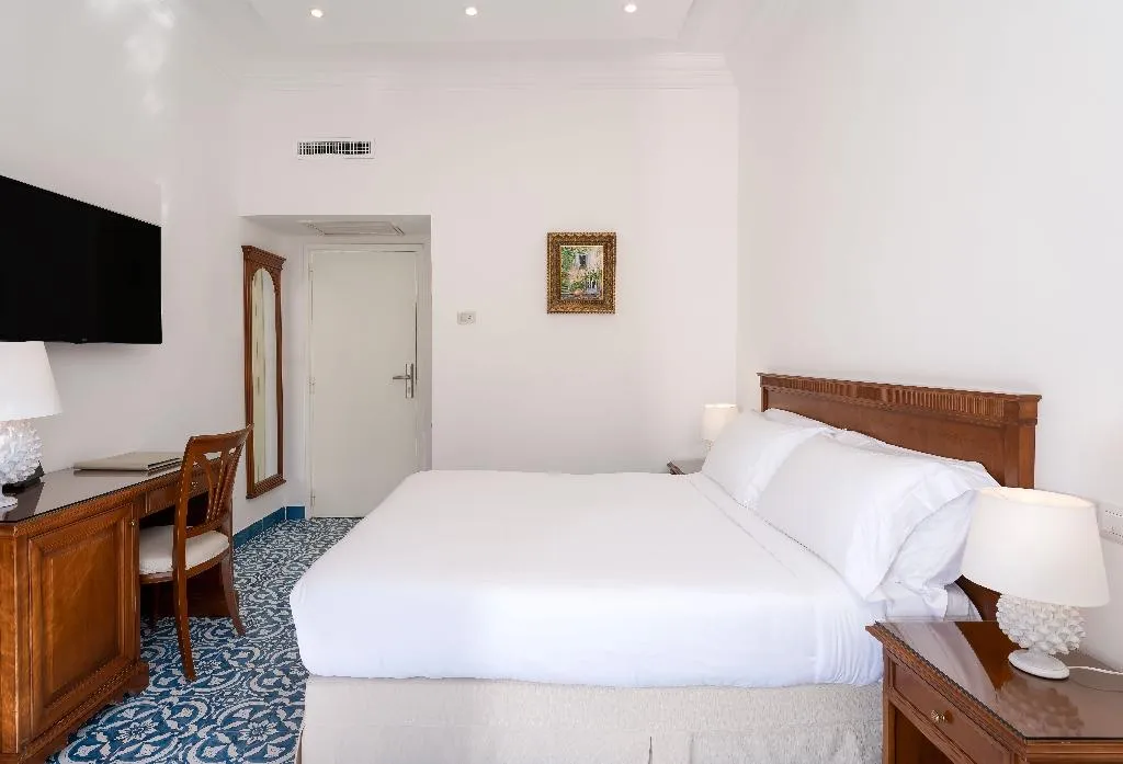 Double or Twin GARDEN VIEW Room, Hotel Syrene Capri, Naples