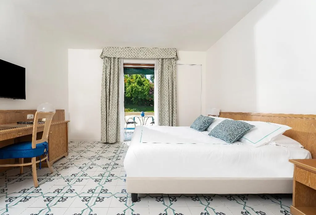 DOUBLE WITH BALCONY Room, Grand Hotel Vesuvio, Naples