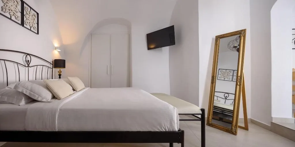 Room, Kamares Apartments, Santorini