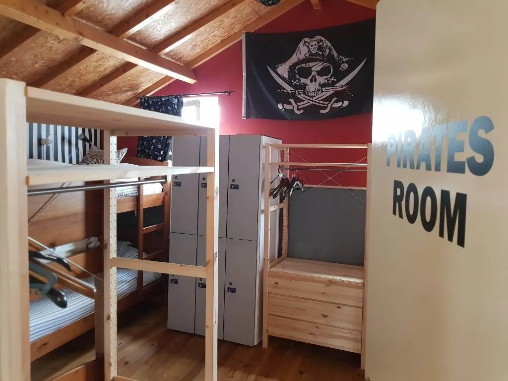 Room, Sardines And Friends, Porto