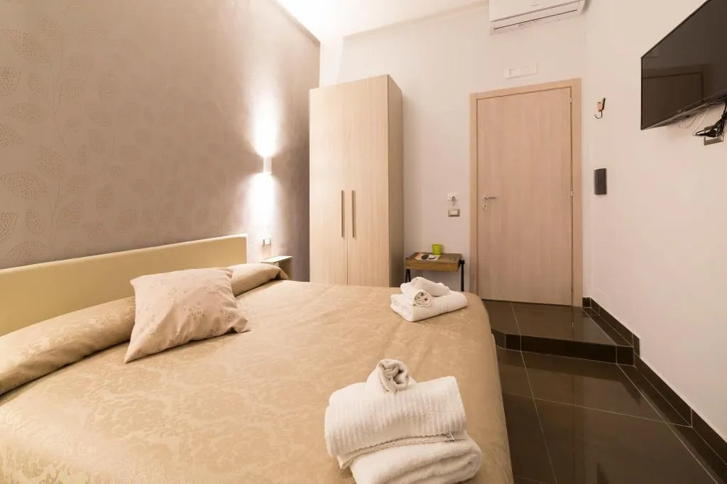 Room, Be Italian Bovio Flats, Naples