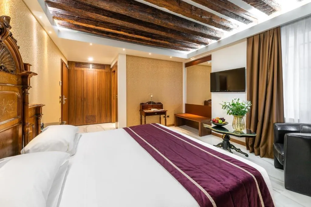SINGLE STANDARD Room, Palazzo San Lorenzo, Venice