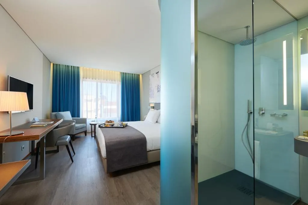 Room, Timbre Heroismo, Porto