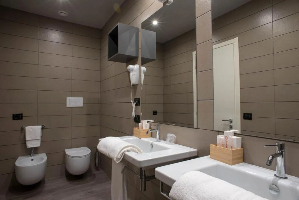 QUADRUPLE QUEEN SIZE BED Room, Hotel San Giovanni Roma, Naples
