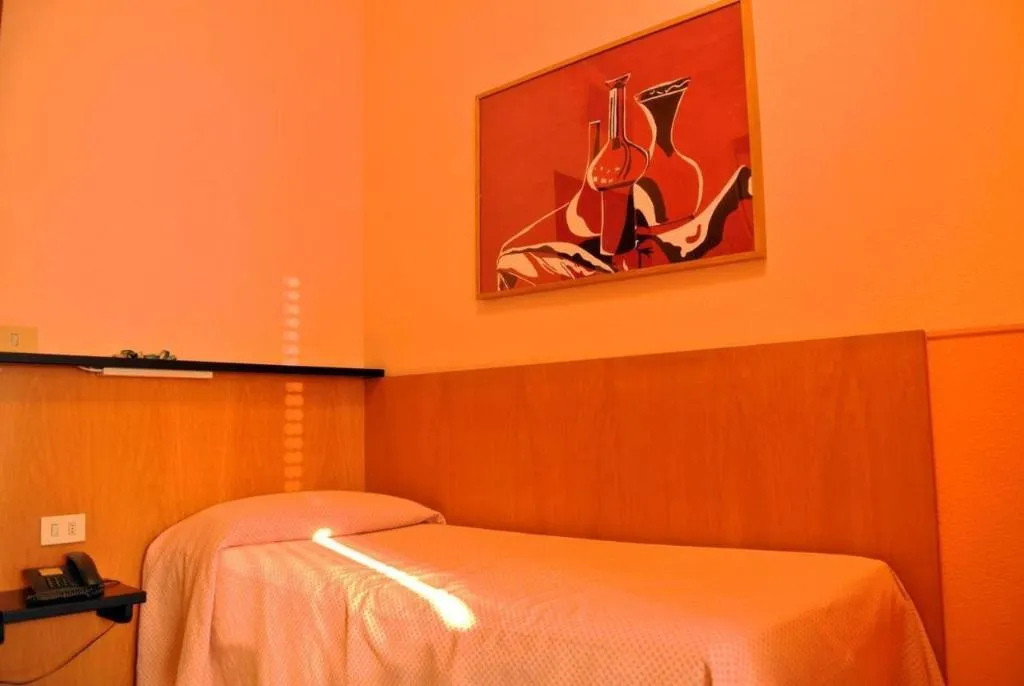 Room, Giardino, Milan