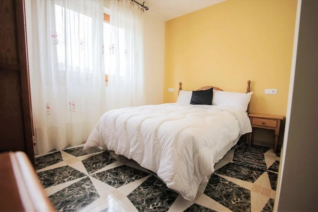 Room, El Tossal, Valencia
