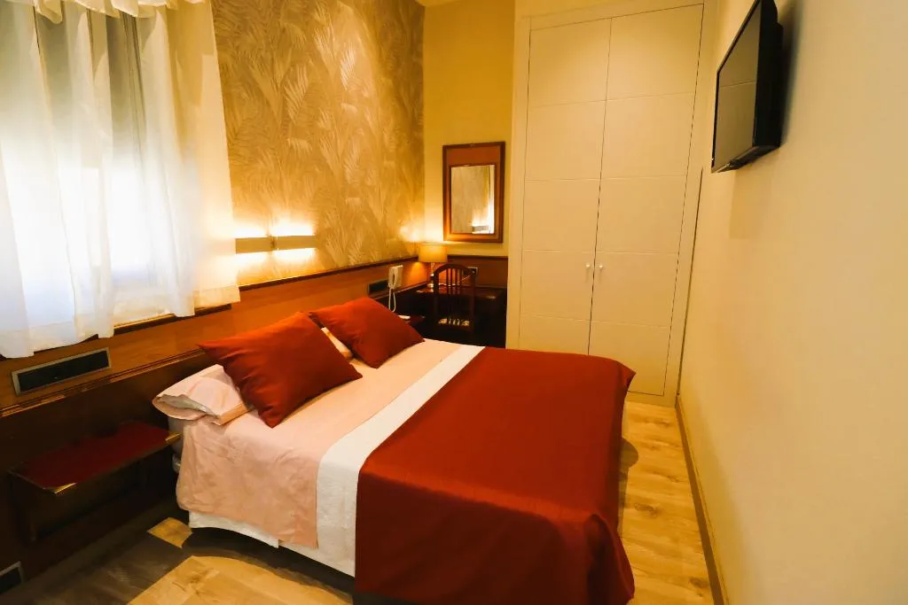 DOUBLE STANDARD Room, Hostal Hispano-Argentino Gran Via, Madrid