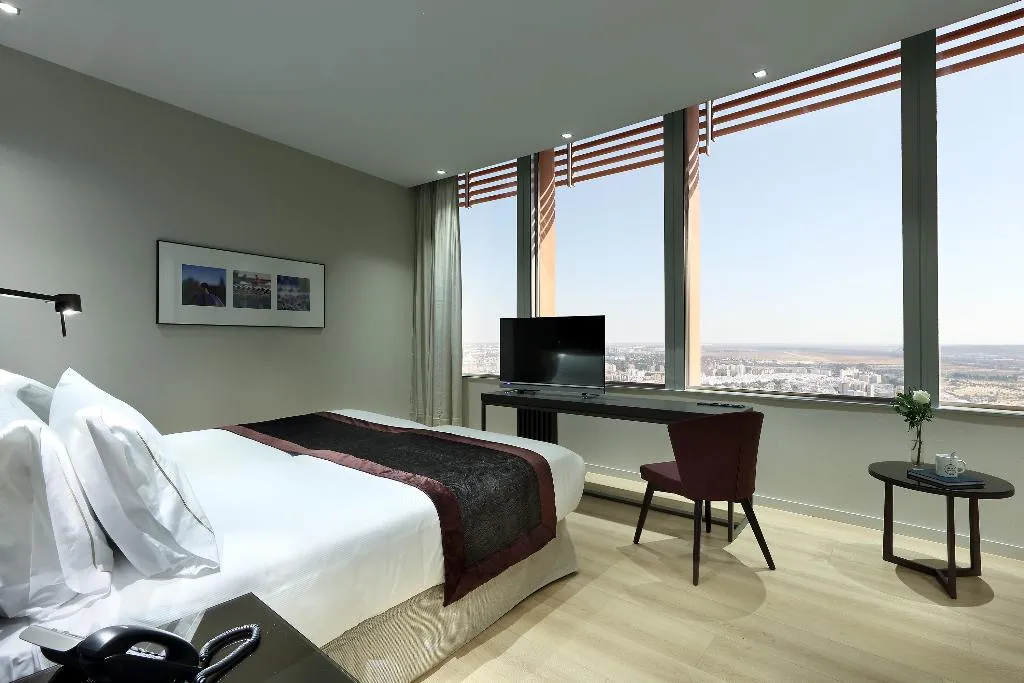 JUNIOR SUITE CITY VIEW Room, Eurostars Torre Sevilla, Seville