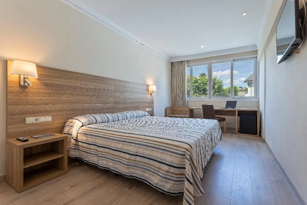 TWIN CAPACITY 3 Room, Best Osuna Madrid Feria, Madrid
