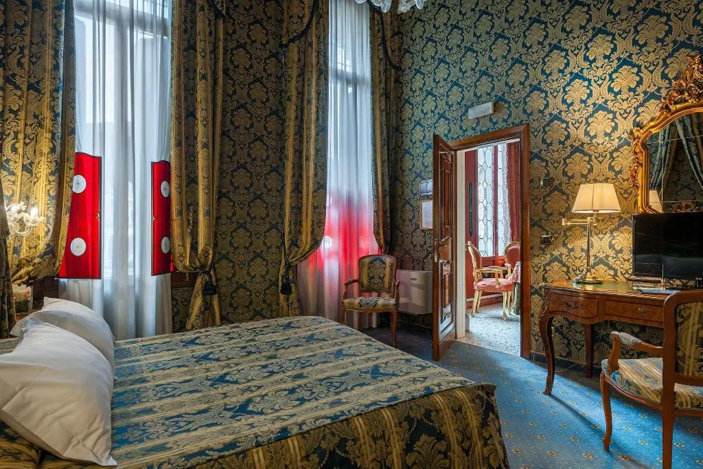 Room, Hotel Al Ponte Antico, Venice