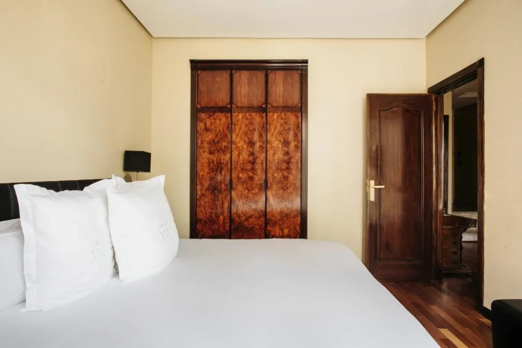 JUNIOR SUITE STANDARD Room, Hotel Villa Real, Madrid