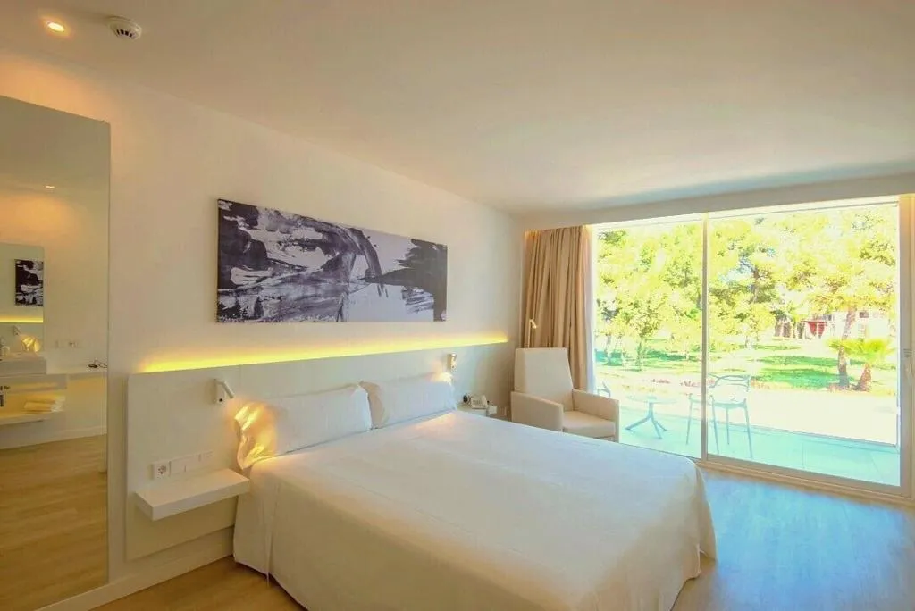 DOUBLE DELUXE GARDEN VIEW Room, Els Pins Resort & Spa, Ibiza