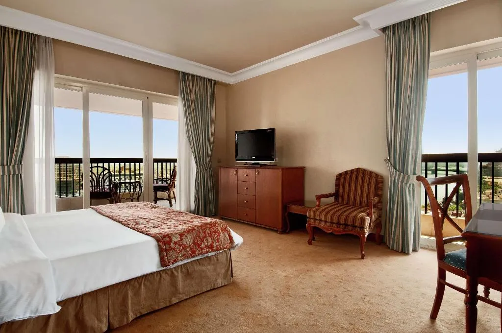 Room, Hilton Zamalek Residence Cairo, Cairo