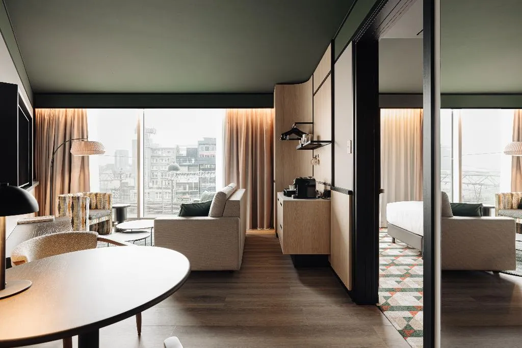 SUITE SUPERIOR ONE BEDROOM Room, DoubleTree by Hilton Amsterdam Centraal Station, Amsterdam