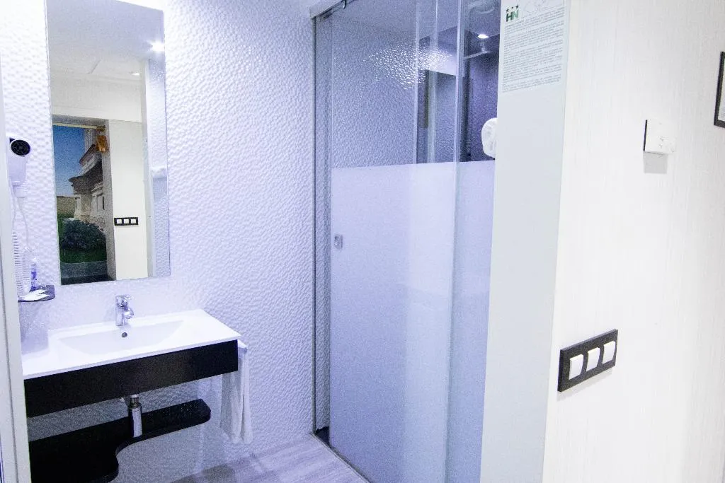 DOUBLE KING SIZE BED Room, Avenida de España, Madrid