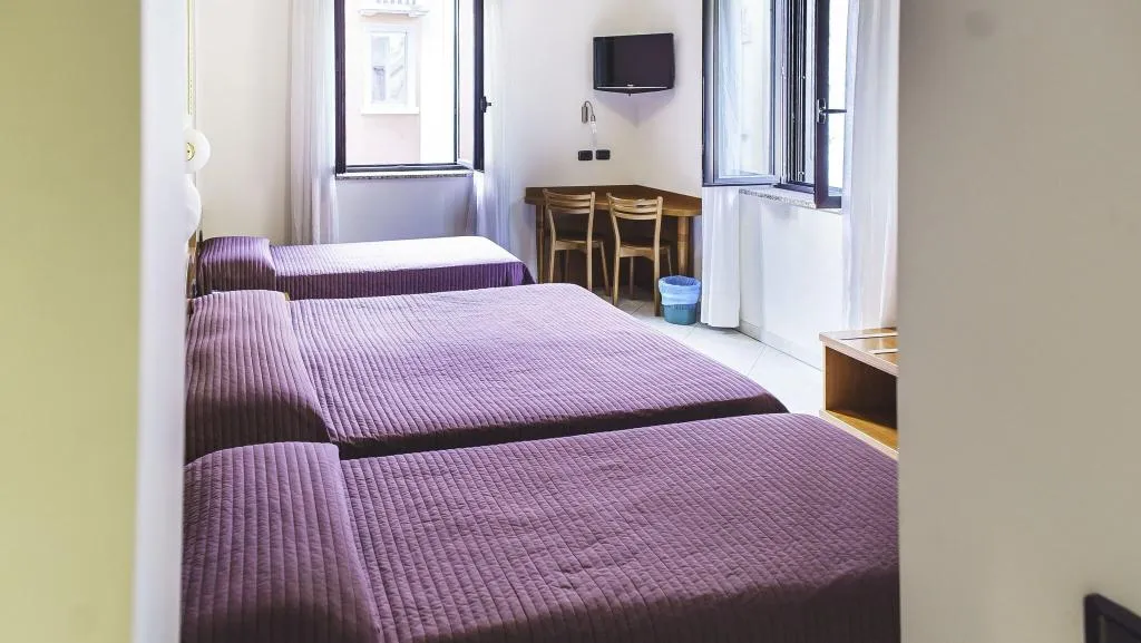 QUADRUPLE TWO QUEEN BEDS Room, Hotel Venini, Milan