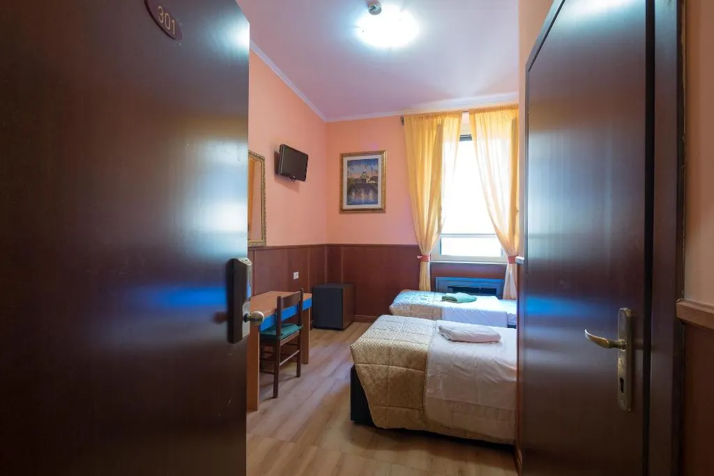 Room, Alessandro Downtown Hostel, Naples