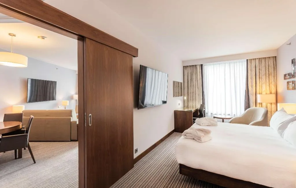 SUITE KING SIZE BED Room, Hilton Gdansk, Gdansk