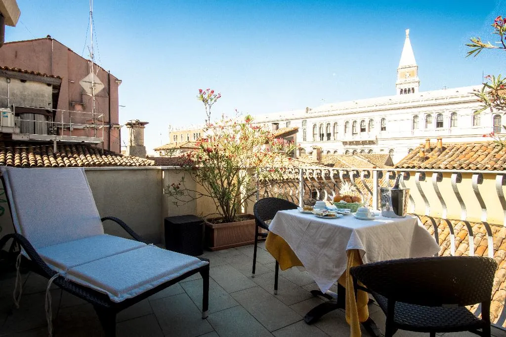 DOUBLE WITH TERRACE Room, Antigo Trovatore, Venice