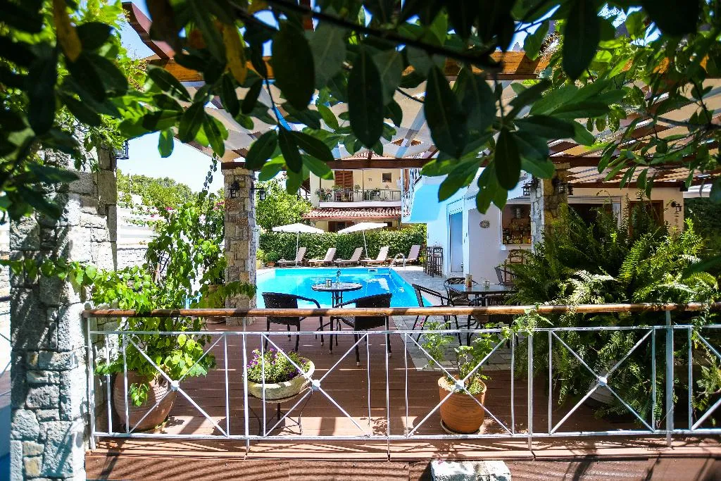 Pool, Neda, Kalamata