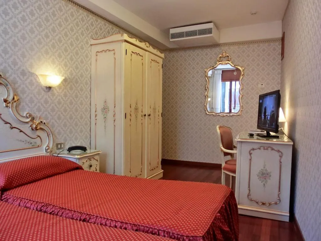 TRIPLE STANDARD Room, Hotel Diana, Venice