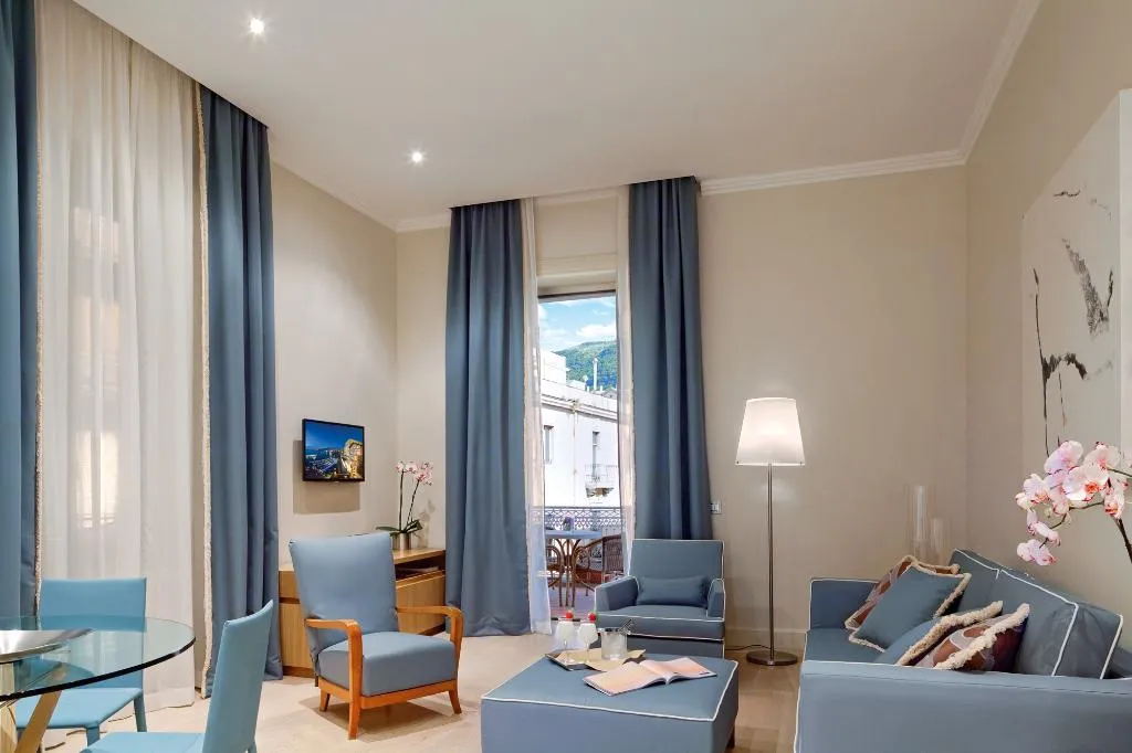 VILLA THREE BEDROOMS Room, Grand Hotel Excelsior Vittoria Spa, Naples