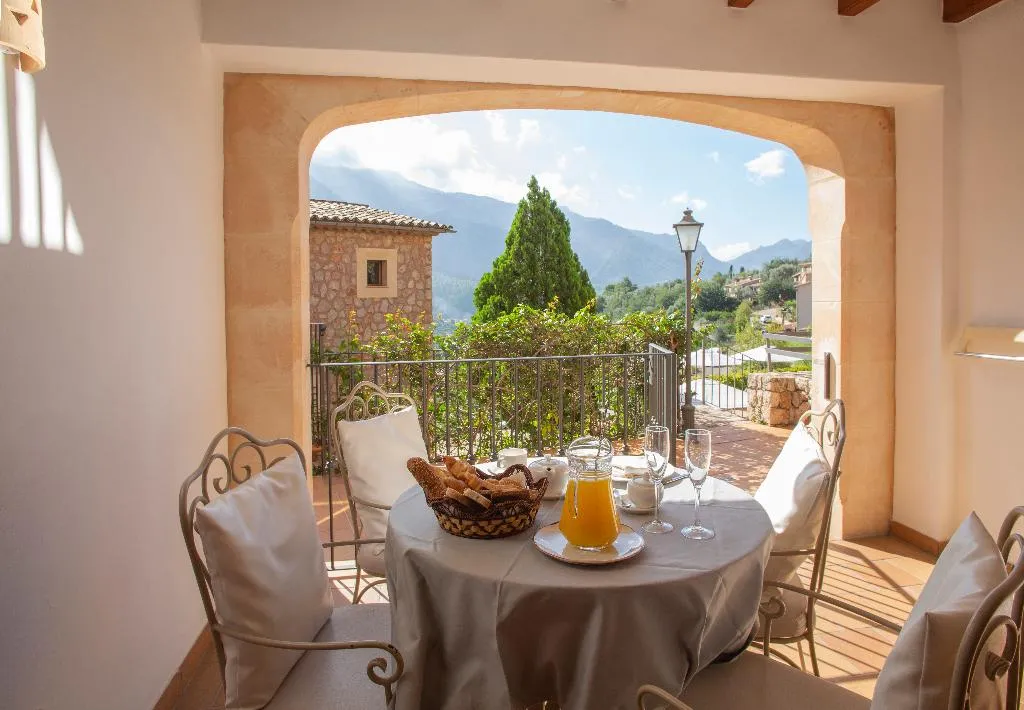 APARTMENT TWO BEDROOMS WITH TERRACE Room, Sa Tanqueta de Fornalutx, Majorca