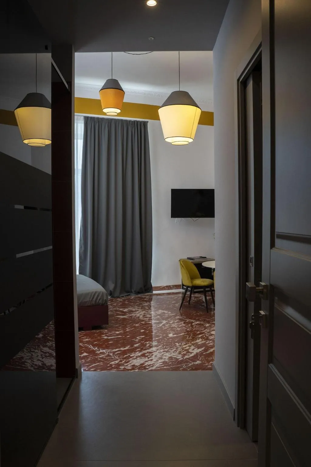 Room, Rettifilo 311, Naples
