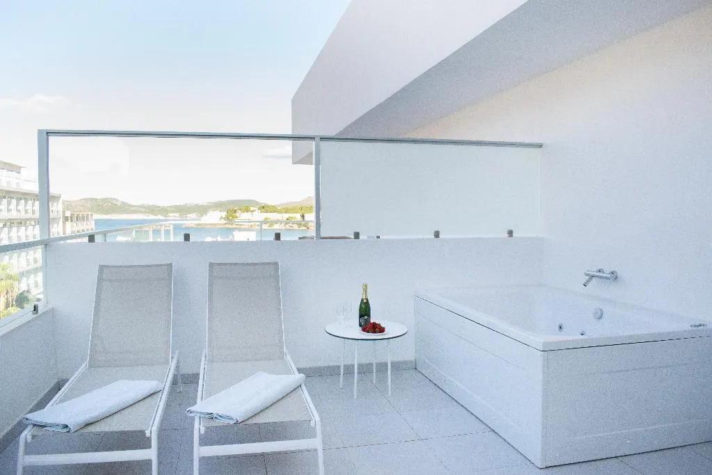 JUNIOR SUITE STANDARD Room, Reverence Life Hotel, Majorca