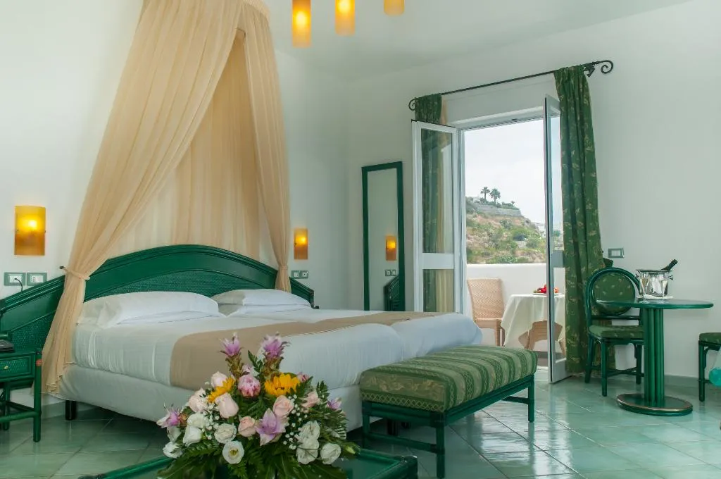JUNIOR SUITE SEA VIEW Room, Borgo Romantica Resort & SPA, Naples