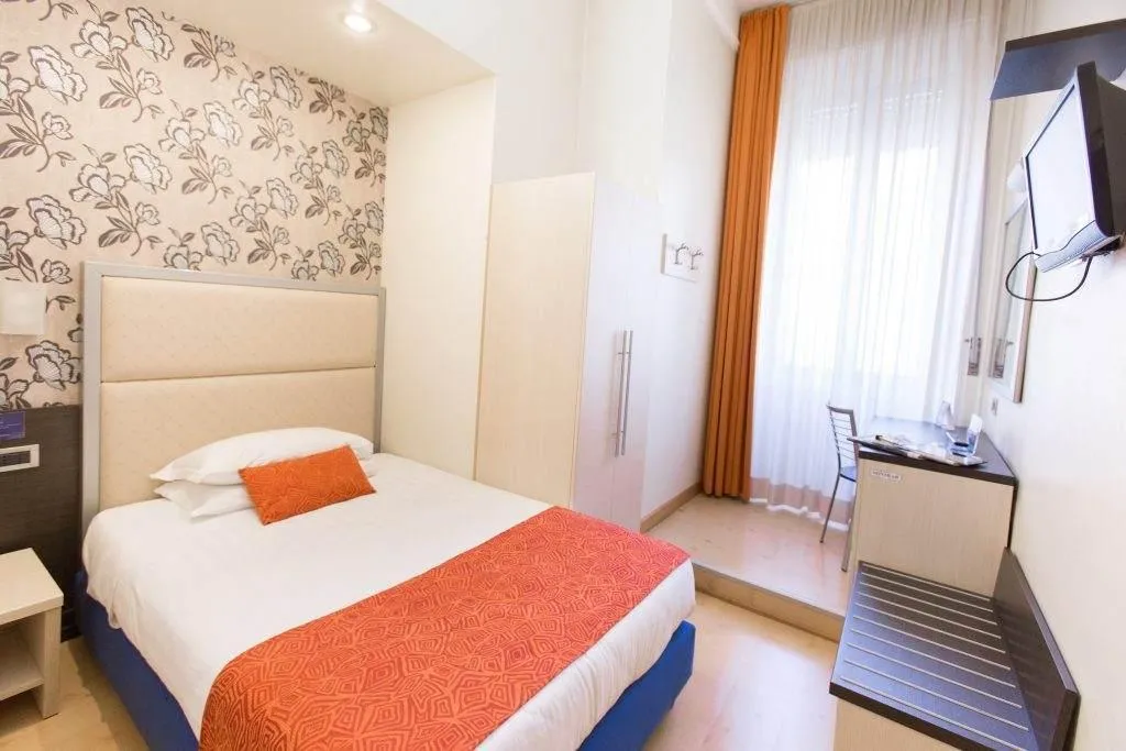 Room, Hotel Piacenza, Milan