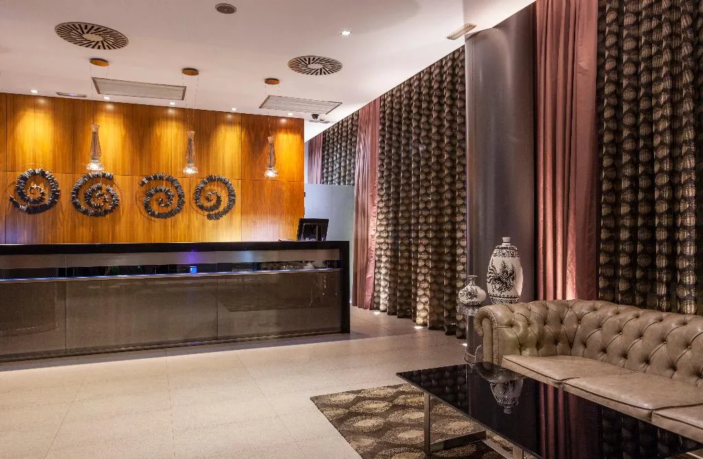 Lobby, Porcel Torneo, Seville