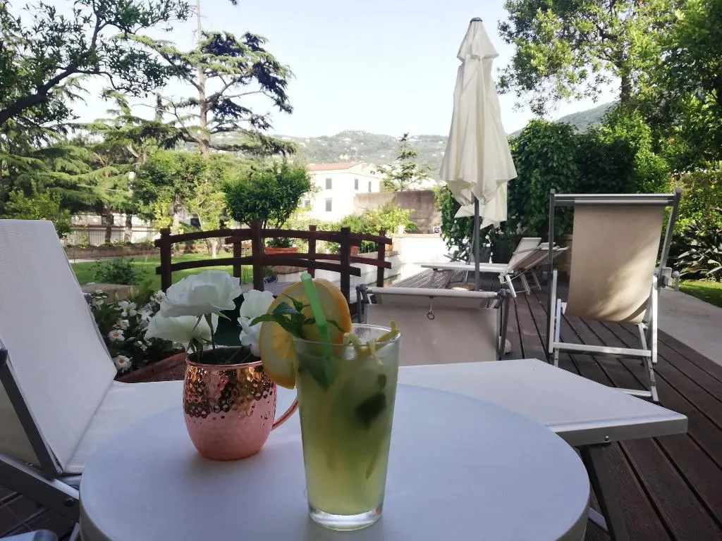 Sports and Entertainment, Villa Manning Relais, Naples
