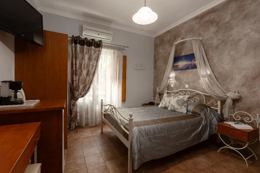 STUDIO SUPERIOR Room, Polydefkis Hotel, Santorini