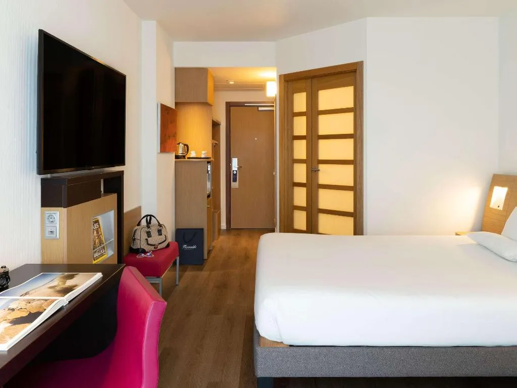 DOUBLE SUPERIOR Room, Novotel Barcelona City, Barcelona