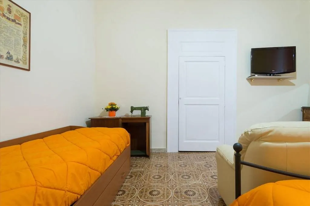 Room, Casa Mariella, Naples