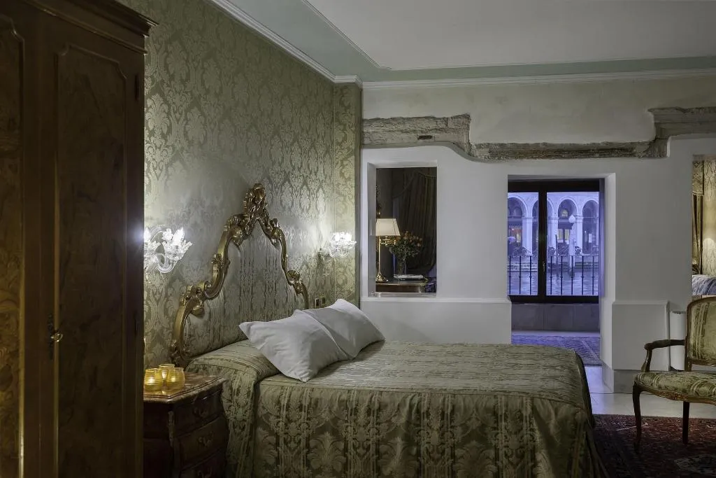 Room, Hotel Al Ponte Antico, Venice