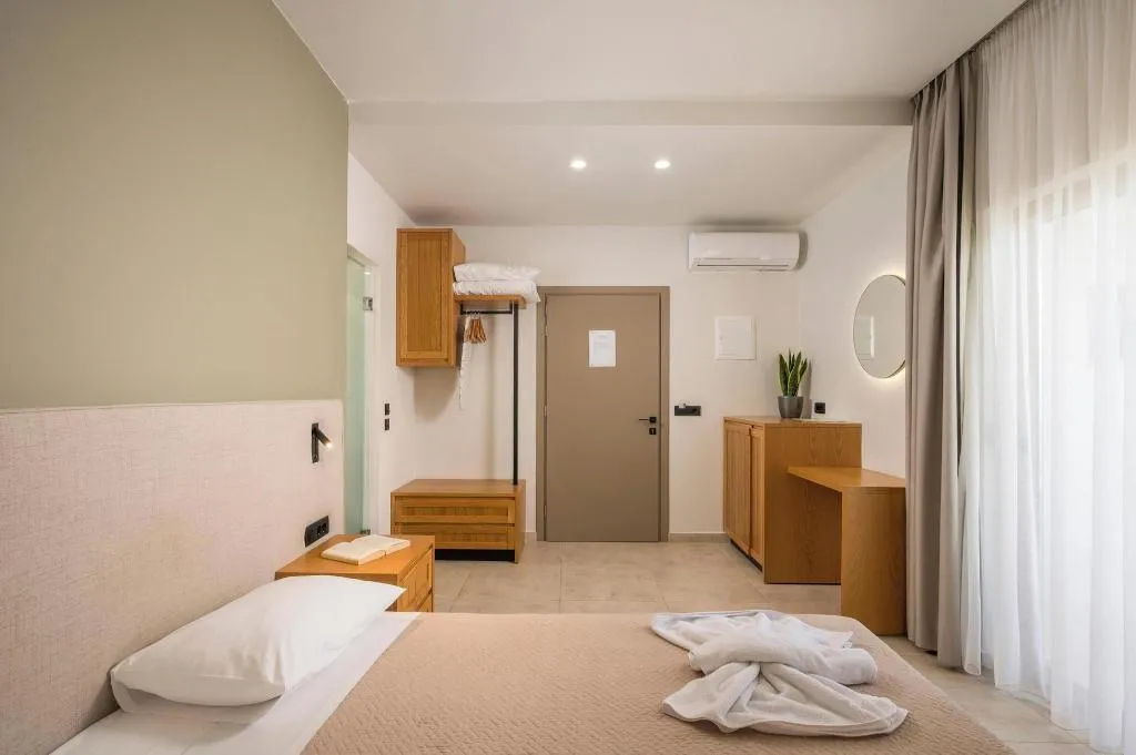 Room, Petritos Rooms And Studios, Crete