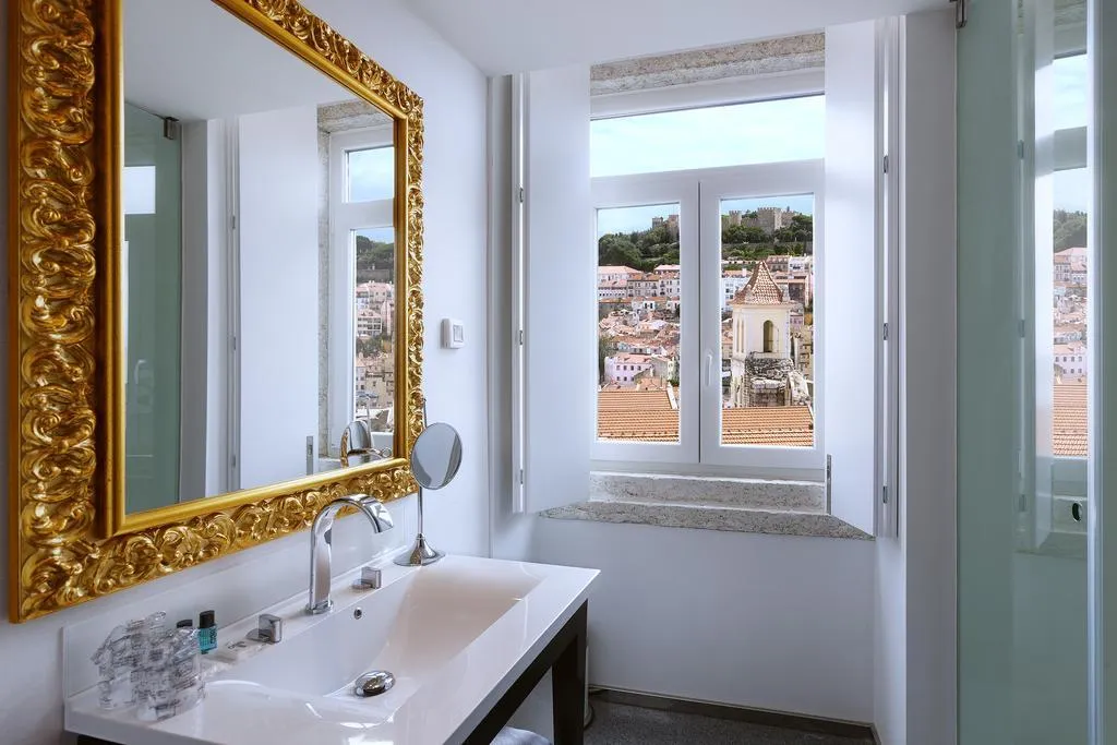 Double or Twin DELUXE RIVER VIEW Room, Lisboa Carmo Hotel, Lisbon