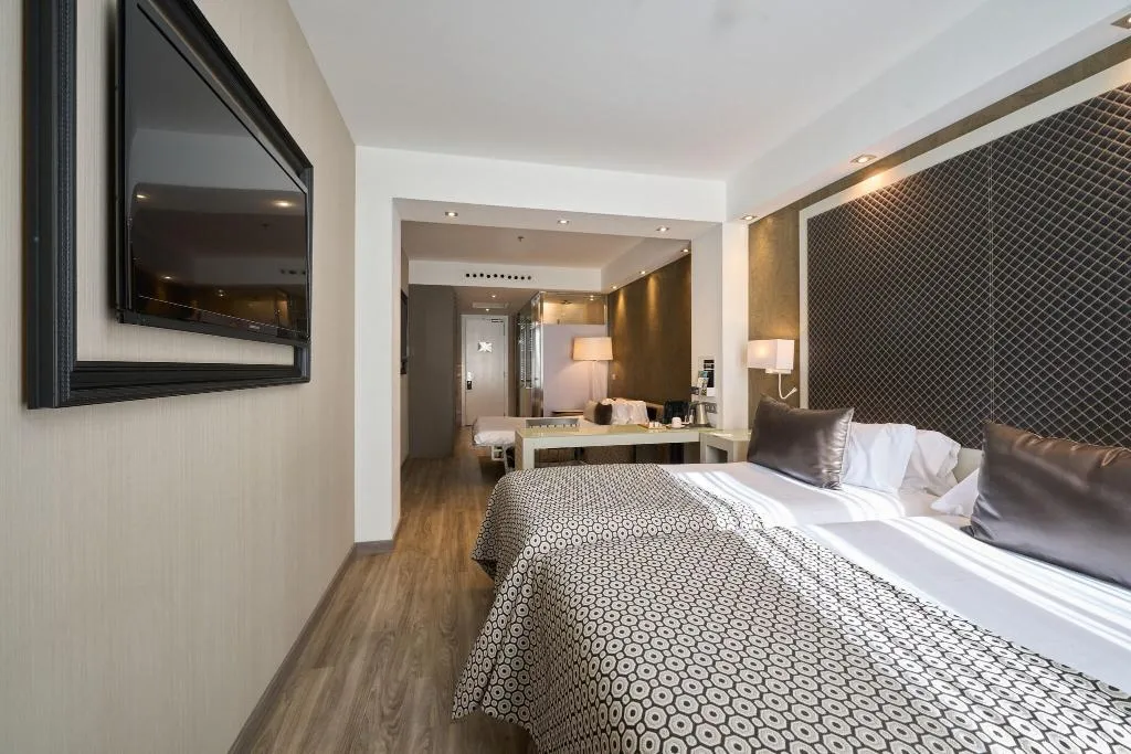 TRIPLE STANDARD Room, Catalonia Square, Barcelona