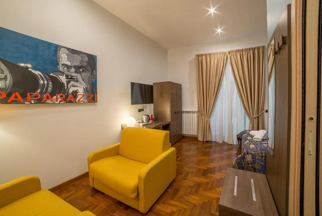 Room, Bed & Breakfast Chiaia 32, Naples