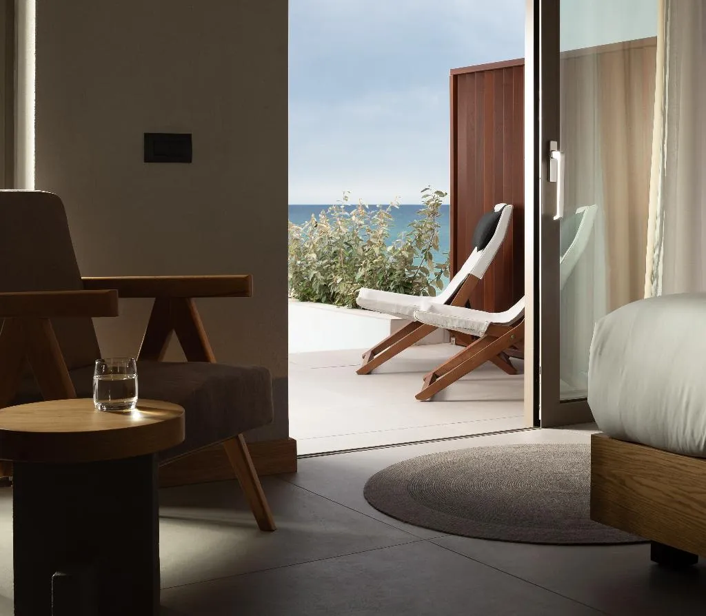 SUITE DELUXE WITH PRIVATE POOL Room, Ikones Seafront Luxury Suites, Crete