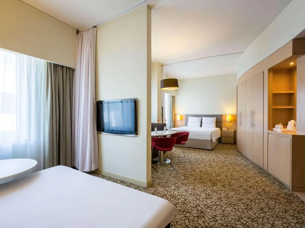 SUITE CAPACITY 5 Room, Novotel Suites Mall Avenue Dubai Hotel, Dubai