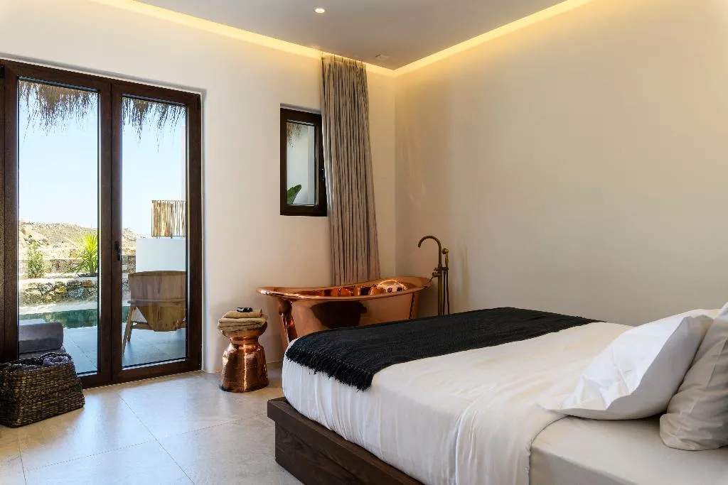 SUITE DELUXE WITH PRIVATE POOL Room, Charisma Hotel And Wellness Suites, Mykonos