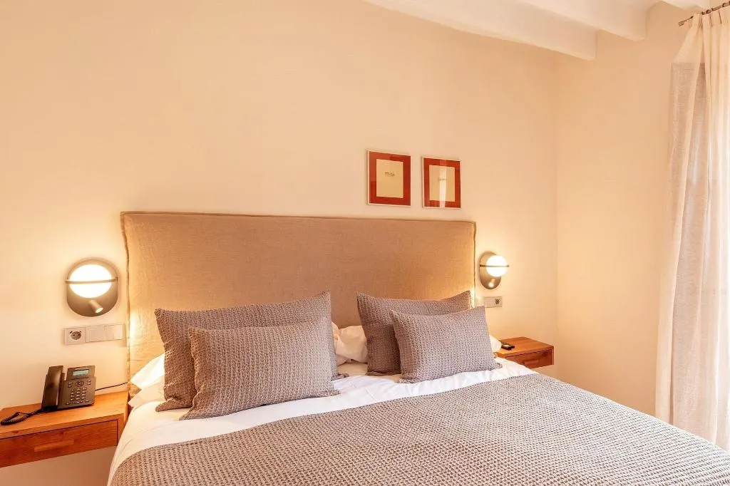 Room, D'Es Puig, Majorca