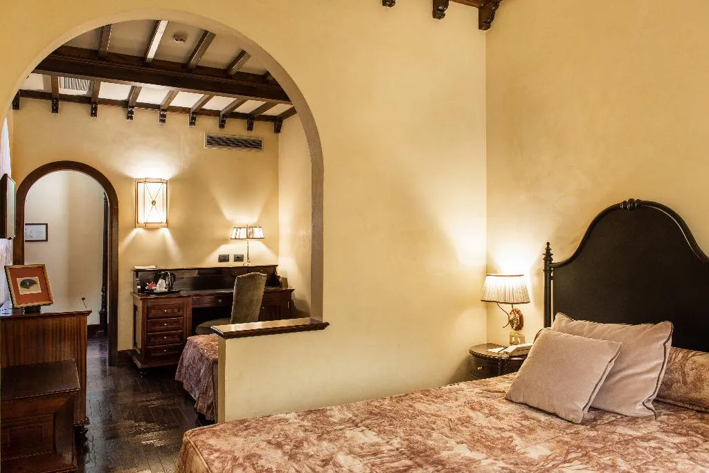 TRIPLE CLASSIC Room, Grand Hotel Baglioni, Florence