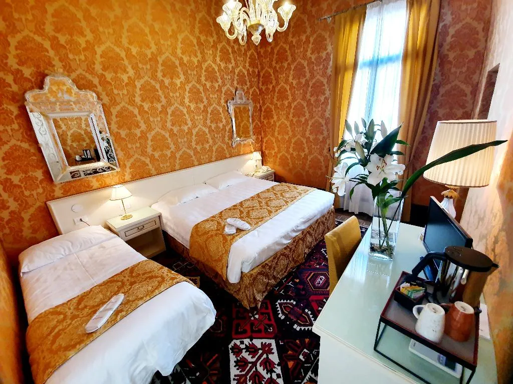TRIPLE CLASSIC Room, Corte dei Greci, Venice