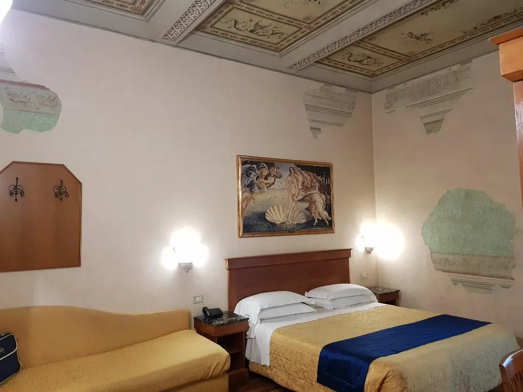 QUADRUPLE STANDARD Room, Porta Faenza, Florence