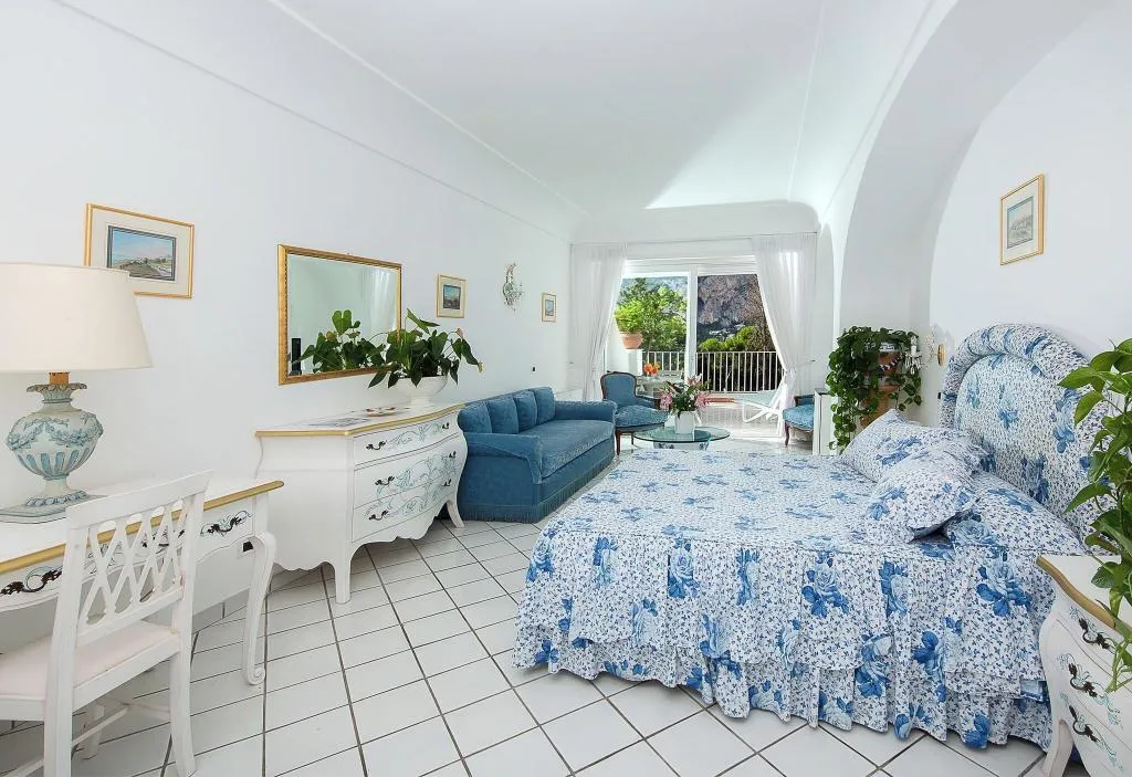 JUNIOR SUITE GARDEN VIEW KING BED Room, Villa Brunella, Naples